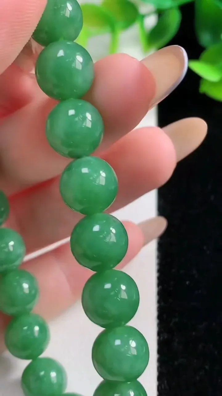 天然A货翡翠圆珠手串20颗，尺寸9.8，重量:33.52g11月9日
工厂直销收藏佳品,种好水足，色泽均匀，有种有色，上手高大气！