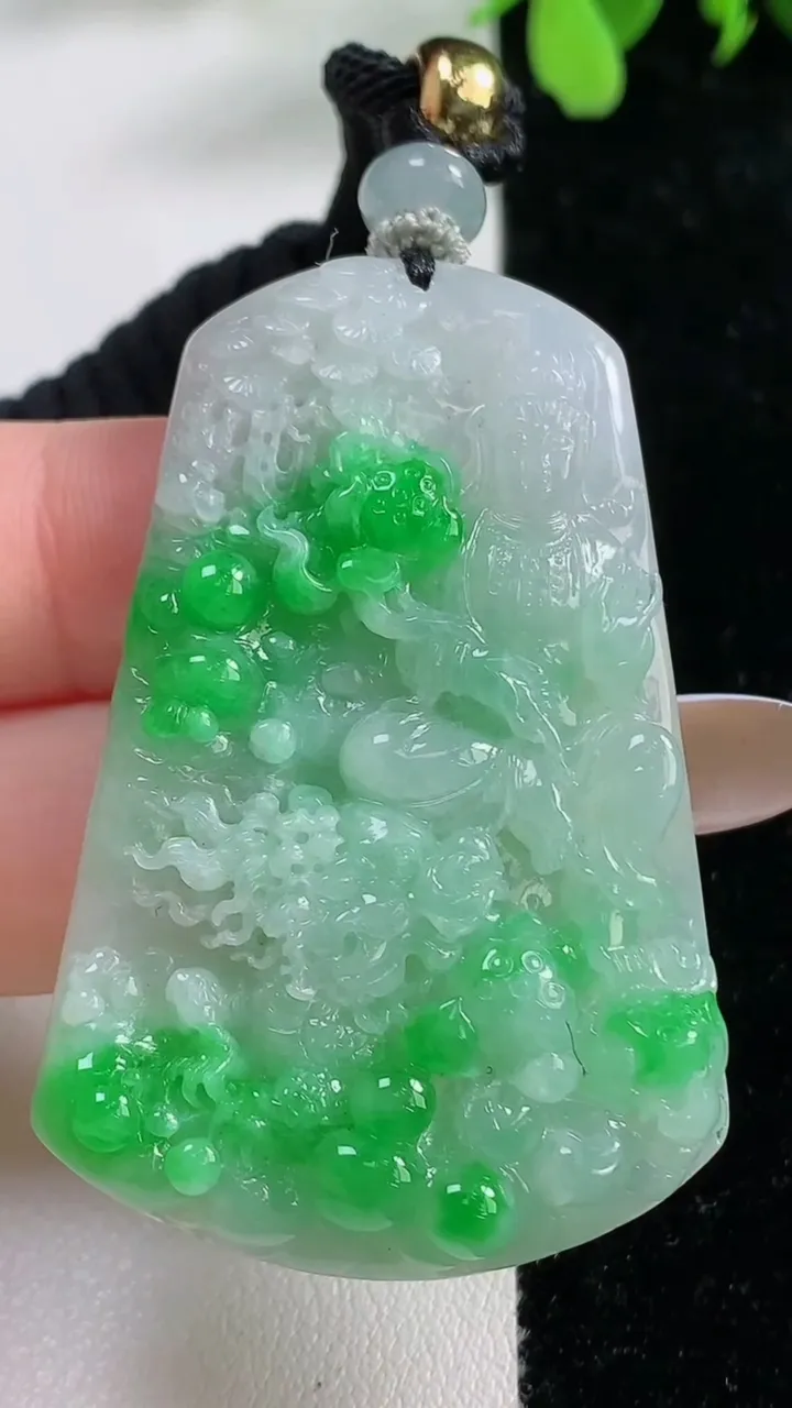 天然A货翡翠山水大势至观音菩萨吊坠，尺寸52-33-5.7，重量:22.20g
11月9日