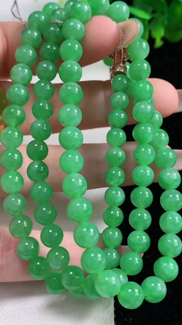 天然A货翡翠圆珠项链89颗，尺寸6，重量:39.35g11月9日
工厂直销收藏佳品,种好水足，色泽均匀，有种有色，上手高大气！