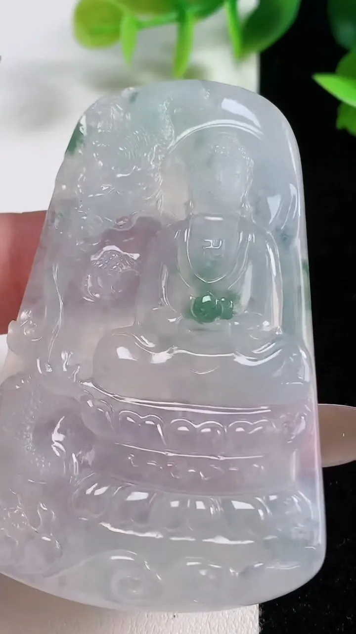 天然A货翡翠冰种飘花祥龙大日如来吊坠，尺寸65.8-40.4-5.8，重量:34.61g
11月9日