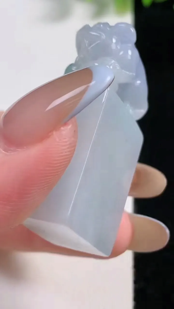 天然A货翡翠紫罗兰貔貅印章，尺寸43-20.7-13.4，重量:30.00g
11月9日