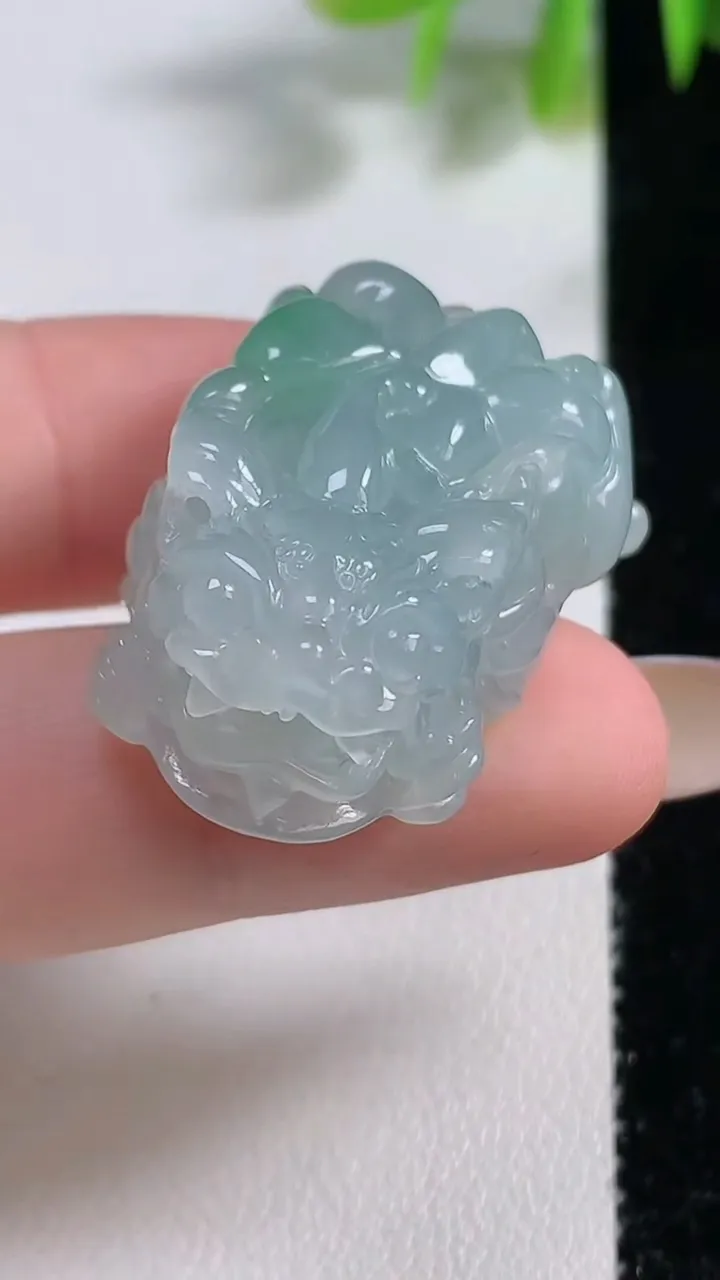 天然A货翡翠貔貅吊坠，尺寸33-21-12.2，重量:17.35g
11月9日