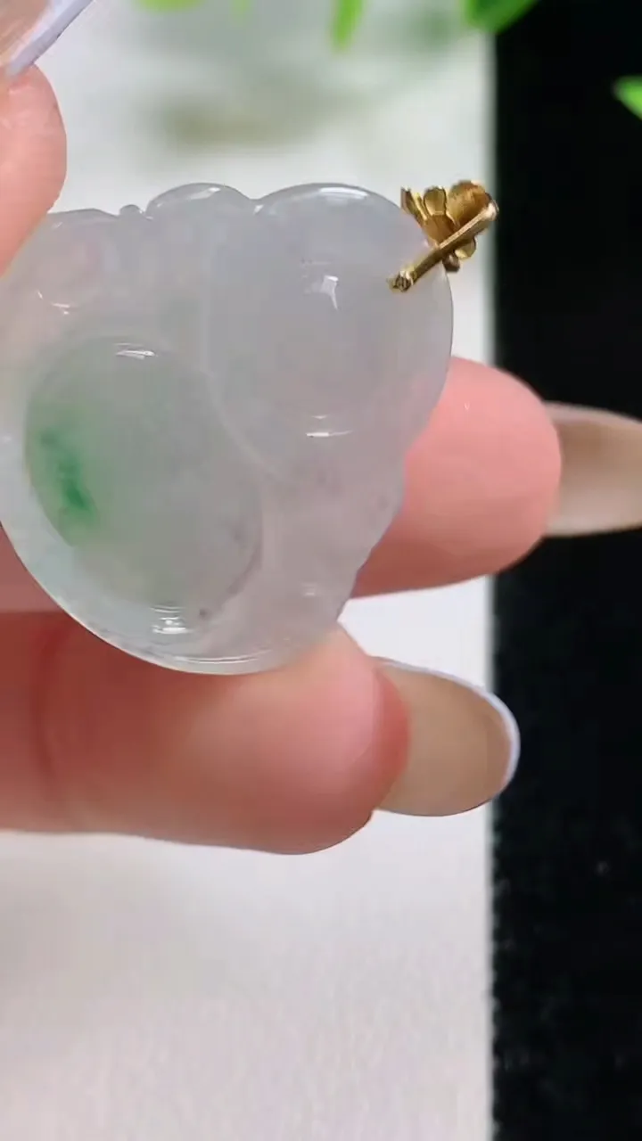 天然A货翡翠佛公吊坠，尺寸25.5-27-5.3，重量:5.49g
11月9日