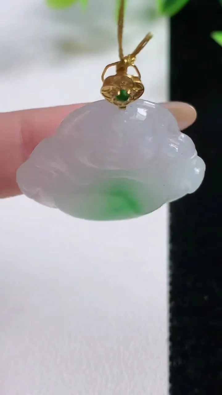 天然A货翡翠佛公吊坠，尺寸26-29.5-4.3，重量:5.84g
11月9日