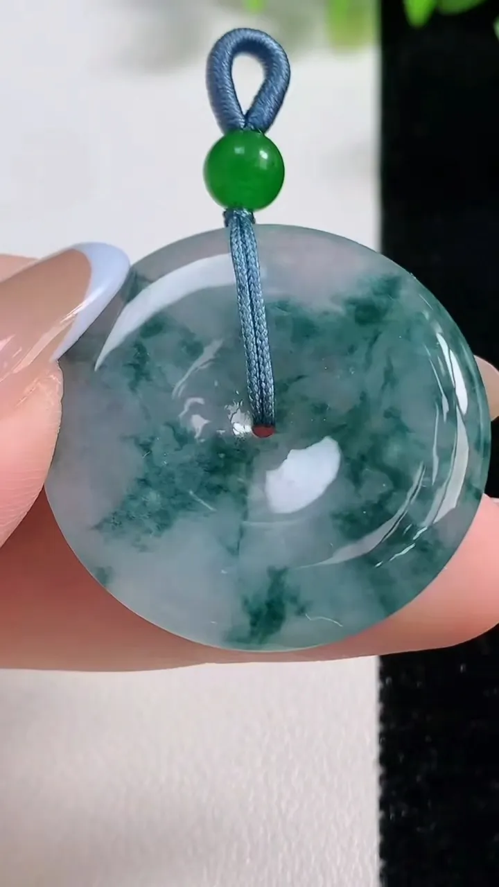 天然A货翡翠冰种飘花平安扣吊坠，尺寸32.3-5.3，重量:12.01g
11月9日
