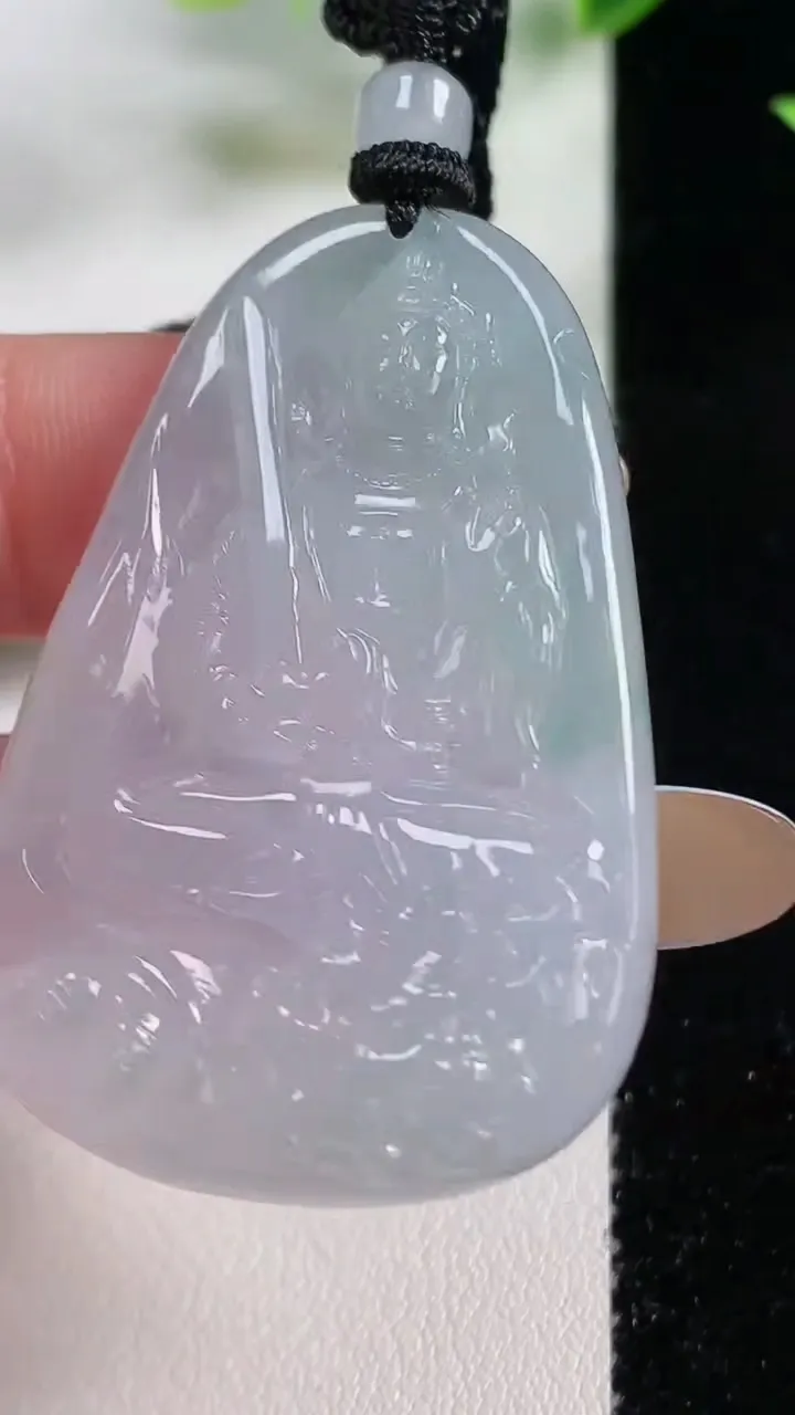 天然A货翡翠冰种飘花文殊菩萨吊坠，尺寸48.3-31-6，重量:21.36g
11月9日