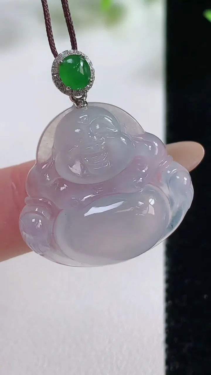 天然A货翡翠种白冰佛公吊坠，尺寸24-25.9-6.1，重量:6.21g
11月9日