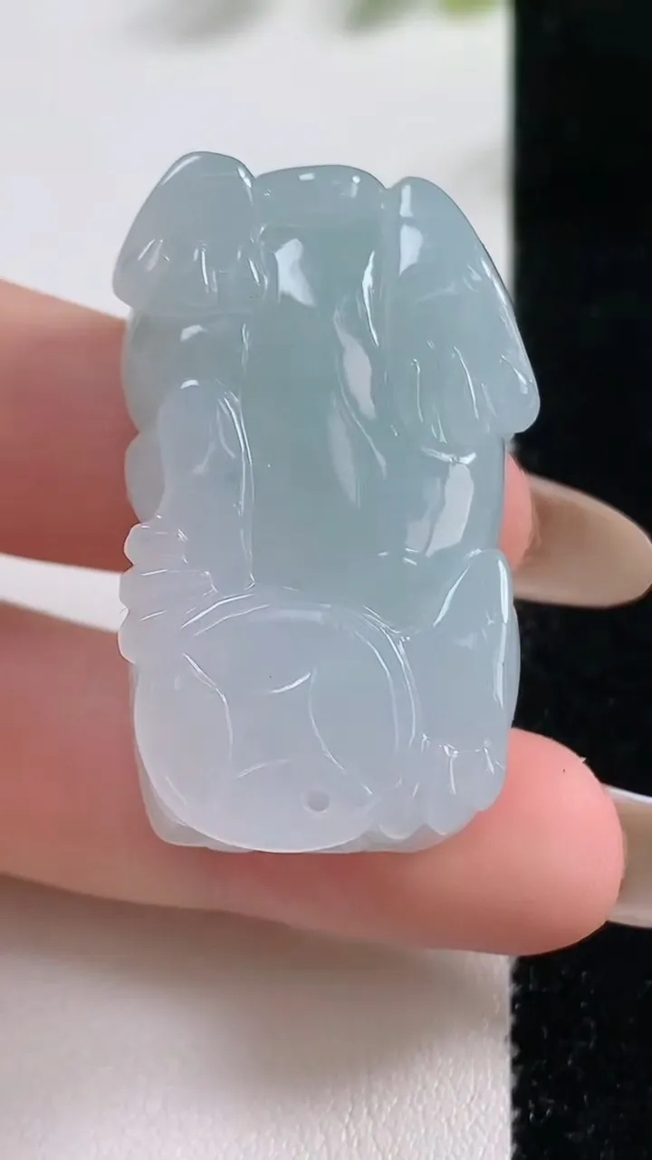 天然A货翡翠霸王貔貅吊坠，尺寸38.6-23.2-11.4，重量:25.47g
11月9日