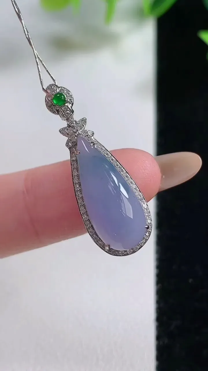 天然A货翡翠种紫罗兰 飘花福瓜吊坠，尺寸28.4-9.6-8.5裸石17.8-7.4，重量:2.51