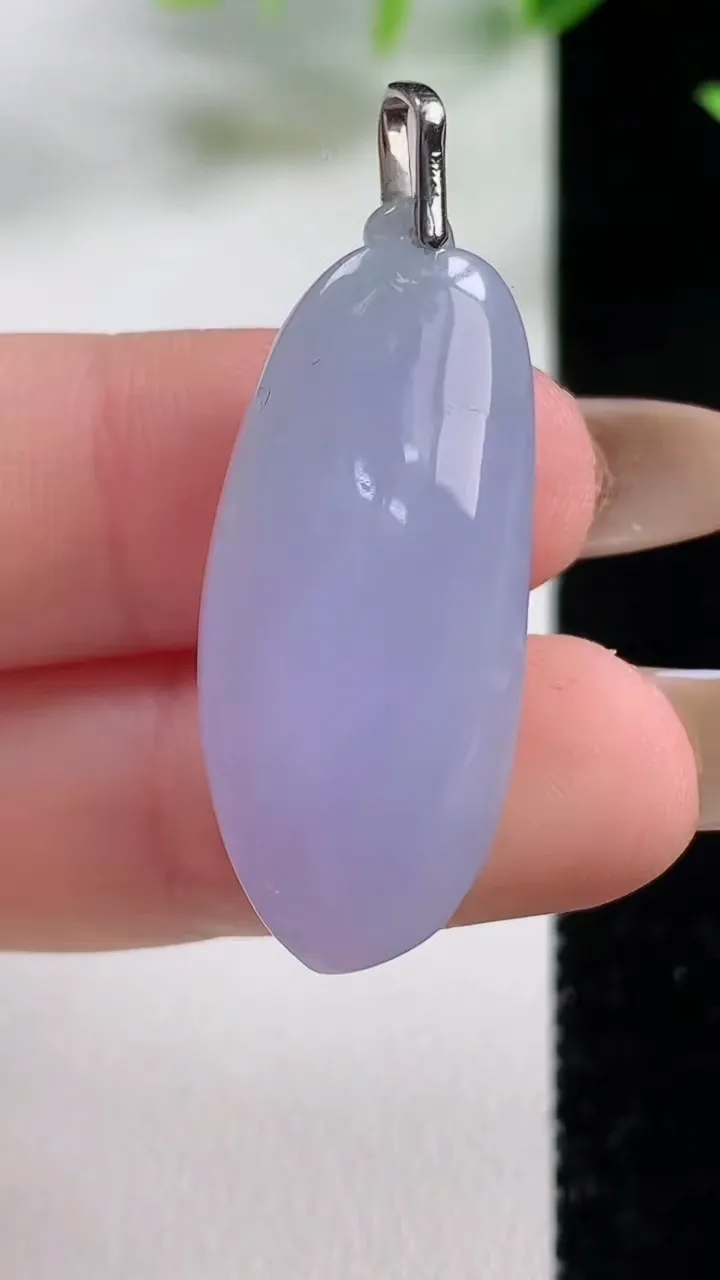 天然A货翡翠种紫罗兰福瓜吊坠，尺寸31-14.5-8.7，重量:7.62g
11月9日