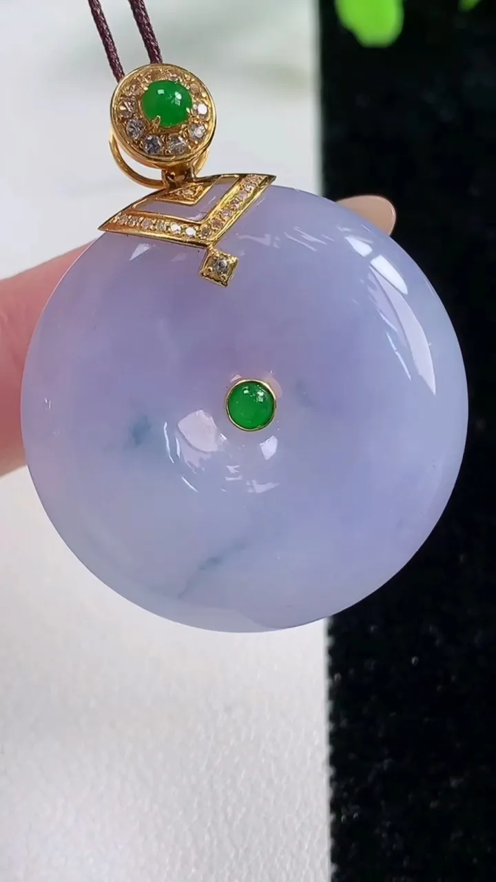 天然A货翡翠种紫罗兰 飘花平安扣吊坠，尺寸30.8-6.5，重量:14.03g
11月9日