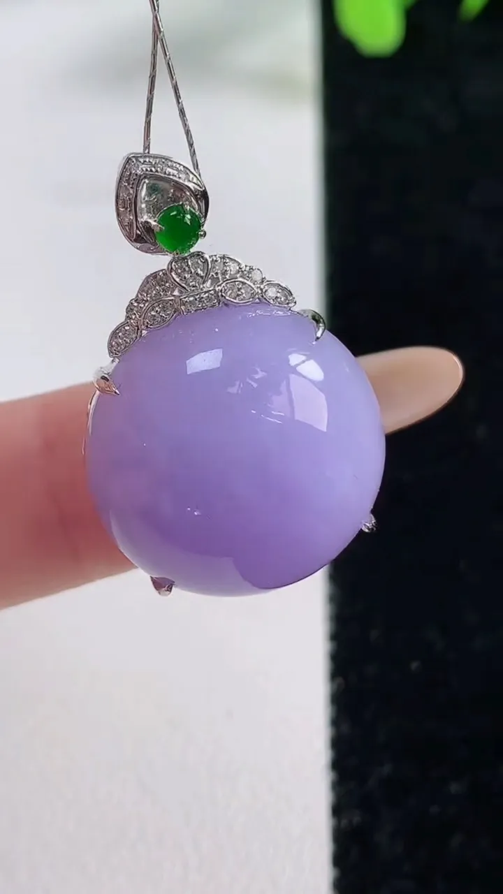 天然A货翡翠种紫罗兰蛋面吊坠，尺寸28.6-18.3-18.9-11.5，重量:7.42g
11月9