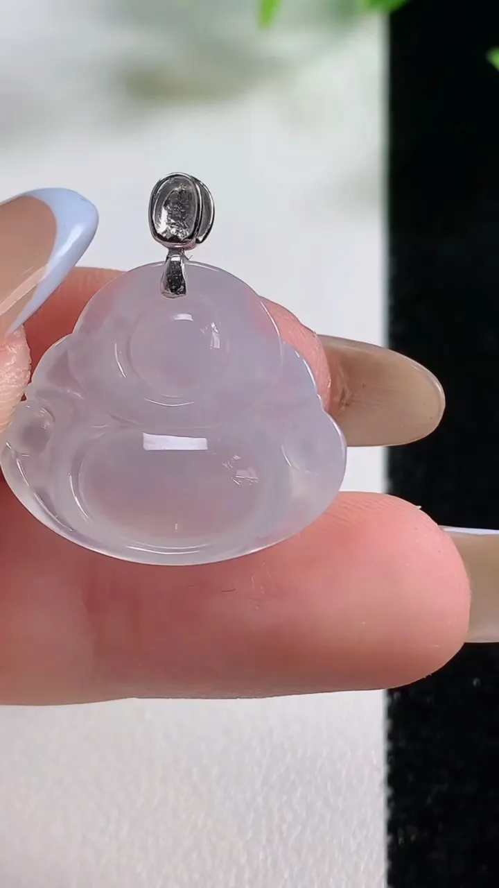 天然A货翡翠种白冰佛公吊坠，尺寸19.8-21.6-5.3，重量:3.68g
11月9日