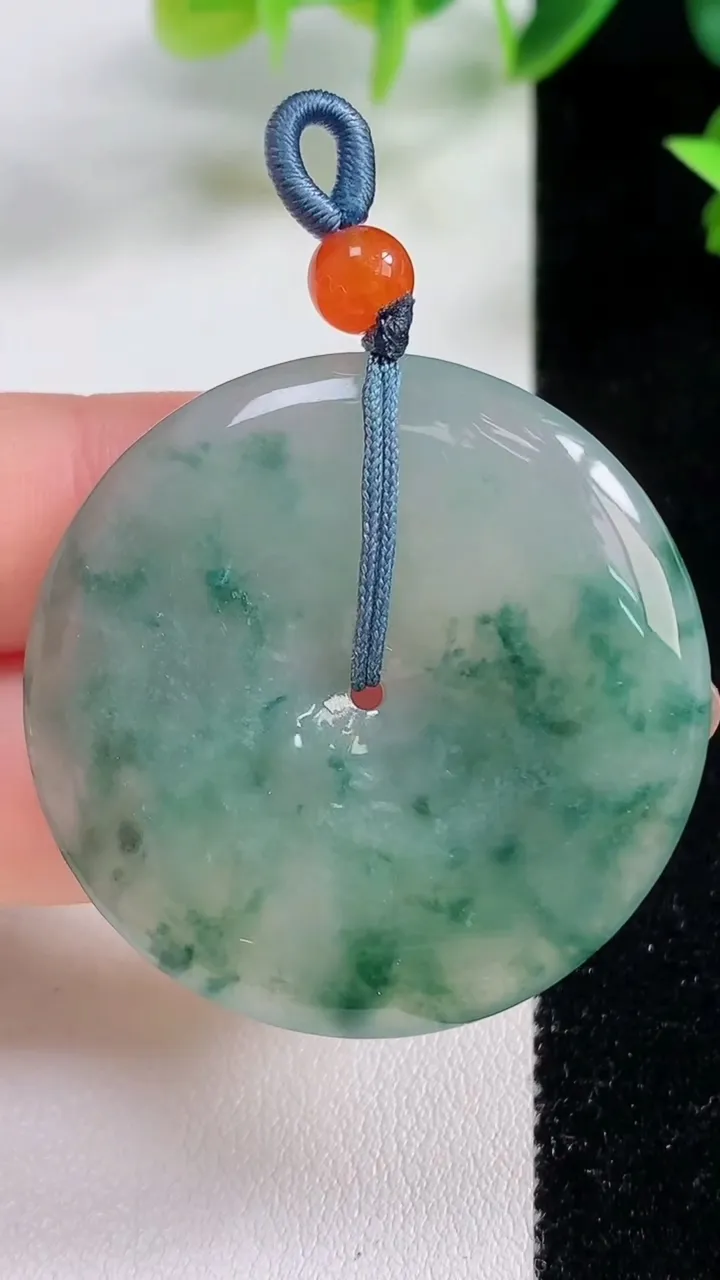 天然A货翡翠冰种飘花平安扣吊坠，尺寸39.3-5.4，重量:18.60g
11月9日