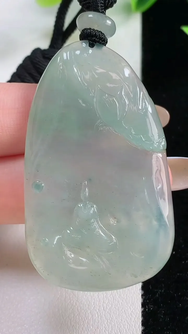 天然A货翡翠冰种飘花无相观音菩萨吊坠，尺寸52-30.7-5.2，重量:20.91g
11月9日