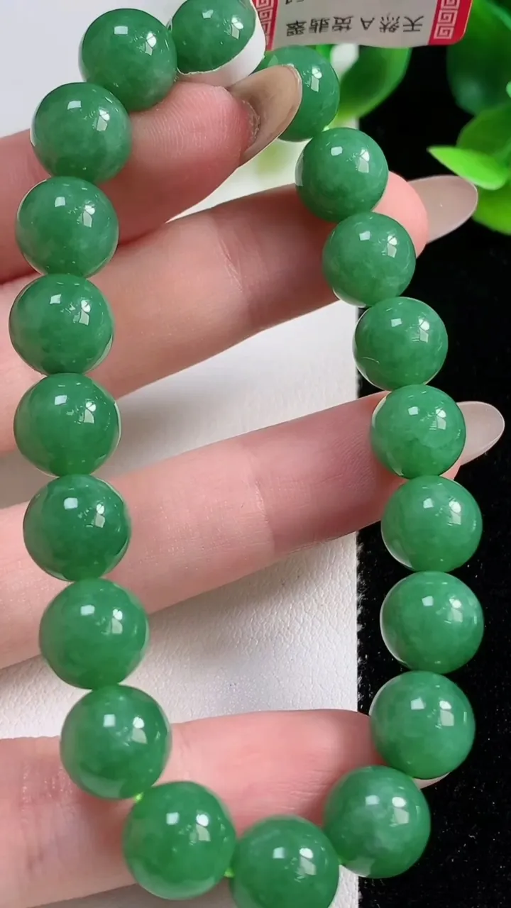 天然A货翡翠圆珠手串20颗，尺寸9.8，重量:33.52g11月9日
工厂直销收藏佳品,种好水足，色