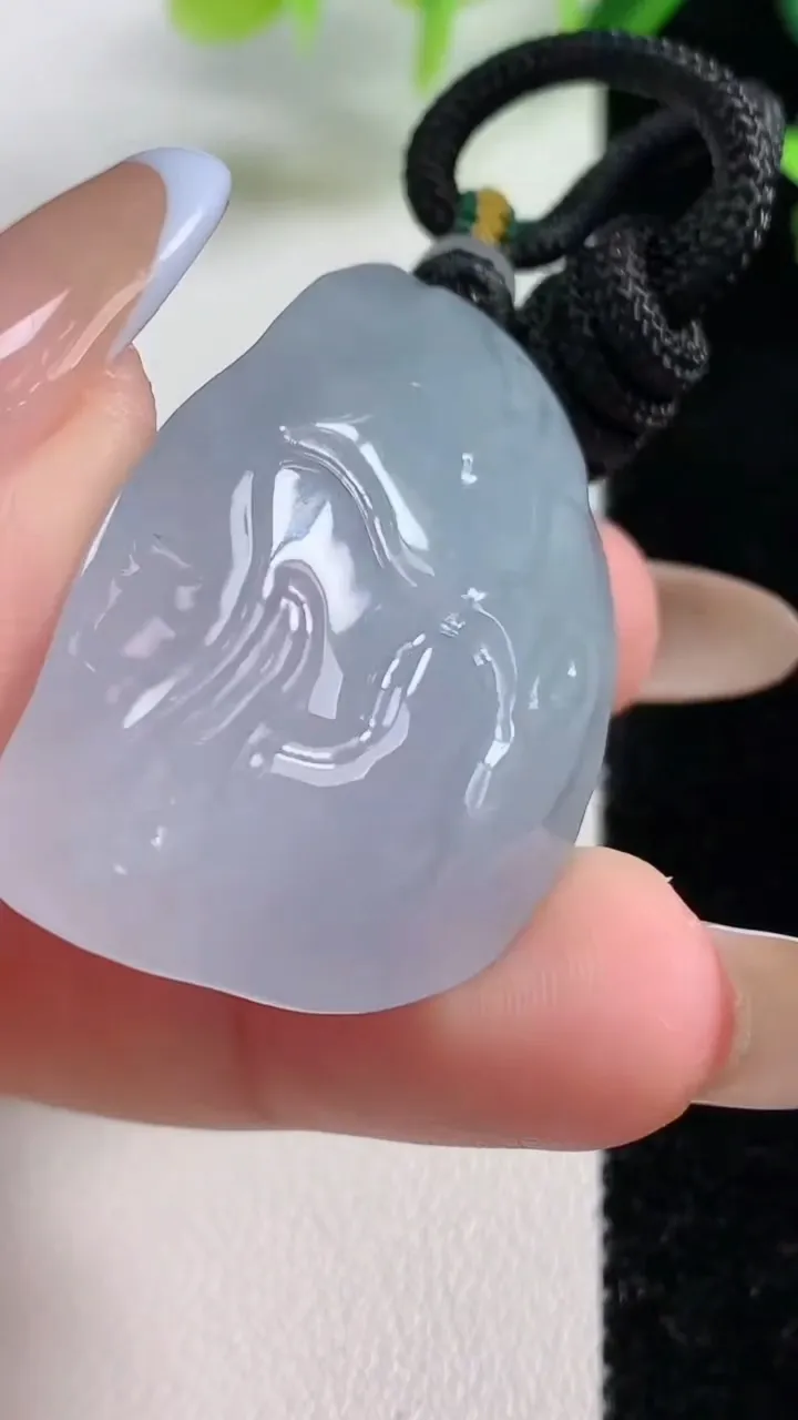 天然A货翡翠原石吊坠，尺寸40.6-26.6-14.4，重量:30.60g
11月9日