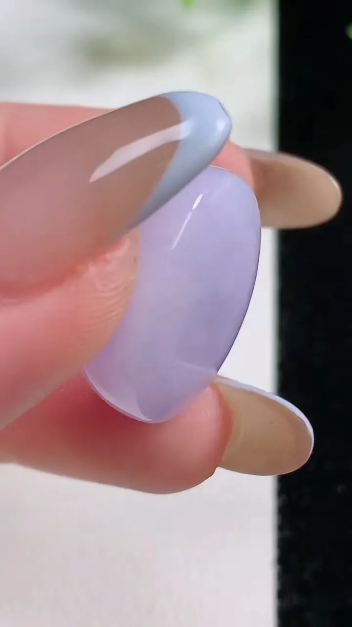 天然A货翡翠紫罗兰蛋面戒面镶嵌件，尺寸20.7-17.6-11.3，重量:8.32g2025年11月9日
工厂直销收藏佳品,种好水足，色泽均匀，有种有色，上手高大气！