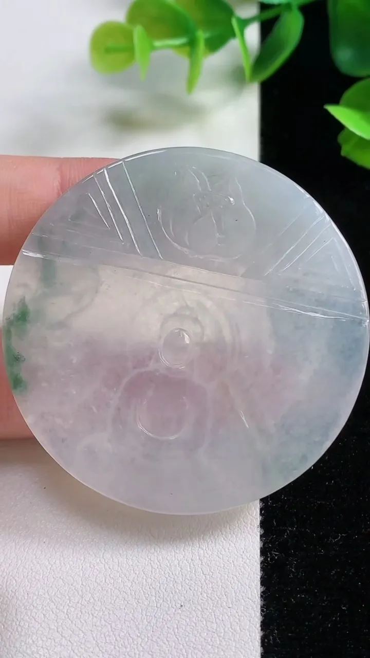 天然A货翡翠冰种飘花文殊菩萨吊坠，尺寸51.3-5.3，重量:32.36g
11月9日