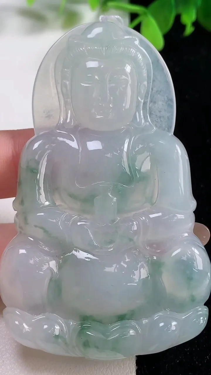 天然A货翡翠种飘花正装观音菩萨吊坠，尺寸73.5-45.8-5.5，重量:34.59g
11月9日