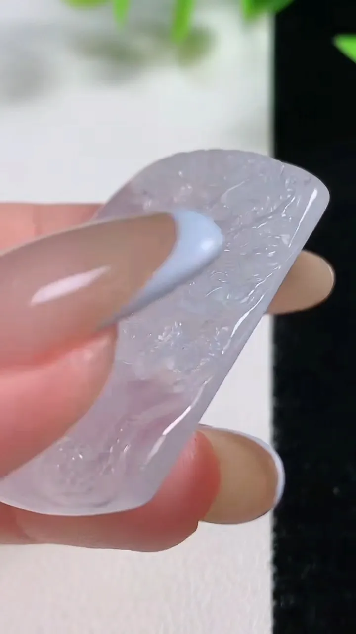 天然A货翡翠龙牌吊坠，尺寸41.8-30.4-4.5，重量:11.95g
11月9日