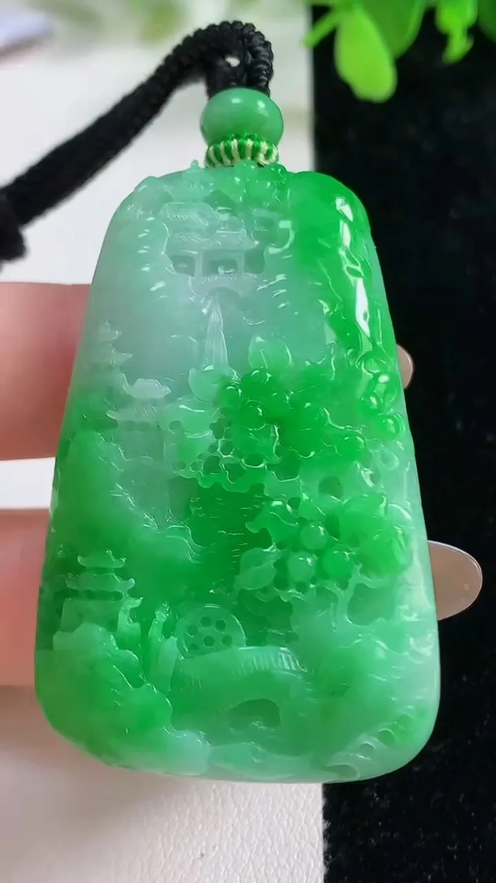 天然A货翡翠山水牌吊坠，尺寸51.3-32.3-11.3，重量:38.68g
11月9日