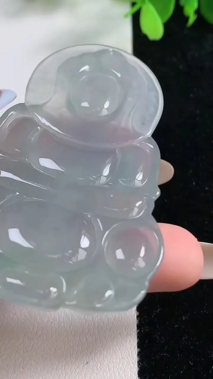 天然A货翡翠正装观音菩萨吊坠，尺寸69.2-43.7-6.4，重量:29.72g
11月9日