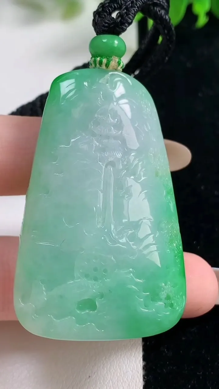 天然A货翡翠山水牌吊坠，尺寸51.3-32.3-11.3，重量:38.68g
11月9日