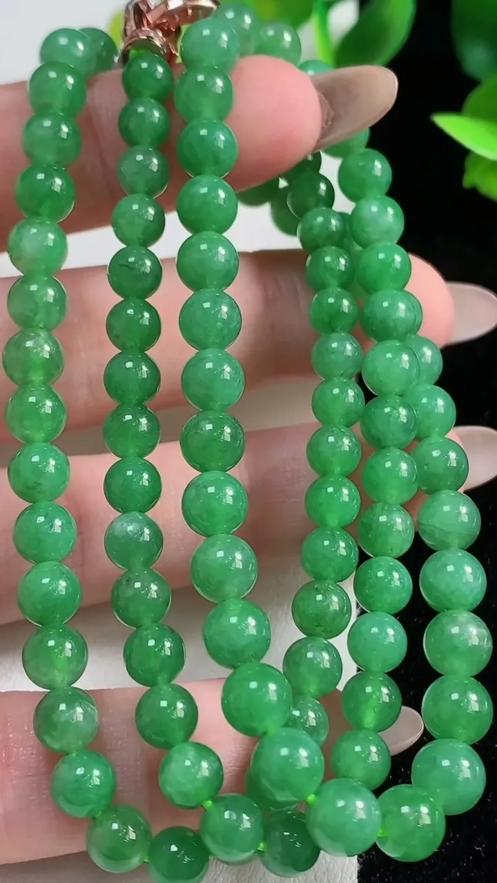天然A货翡翠圆珠项链97颗，尺寸5.8，重量:32.59g
11月9日