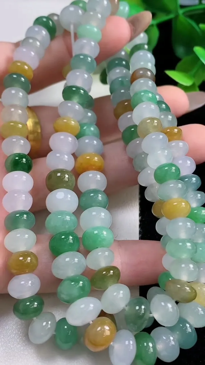 天然A货翡翠种三彩算盘珠项链132颗，尺寸8.9-6.5，重量:94.80g
11月9日