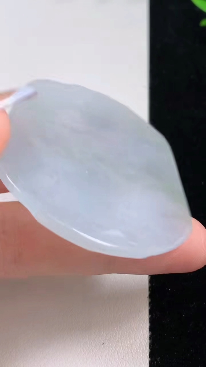 天然A货翡翠观音菩萨吊坠，尺寸53-46.4-4，重量:21.13g
11月9日