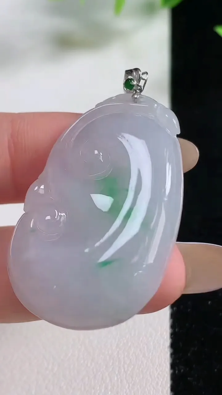 天然A货翡翠如意吊坠，尺寸39.5-24.4-5.3，重量:9.28g
11月9日