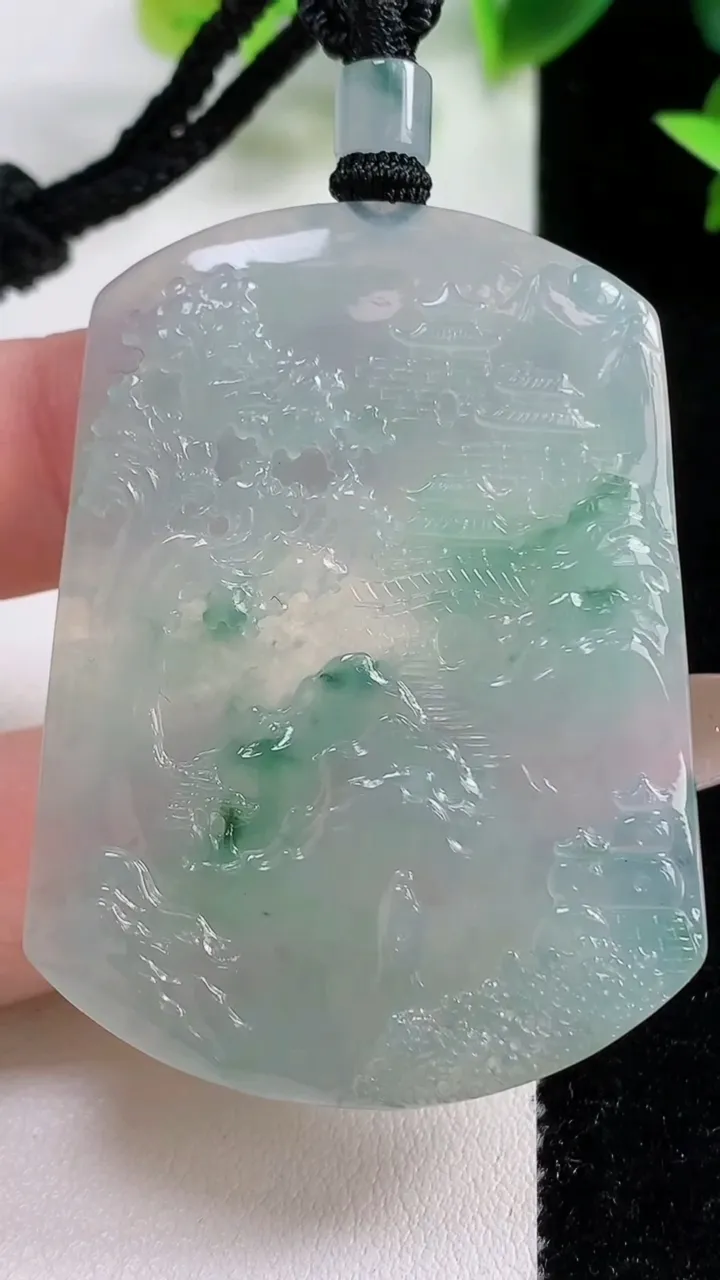 天然A货翡翠牌吊坠，尺寸52.6-38.4-6，重量:30.60g
11月9日