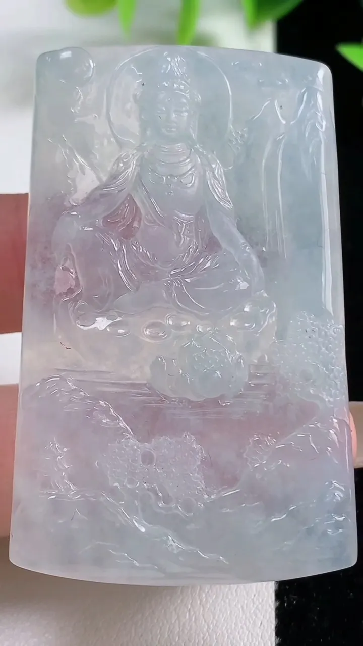 天然A货翡翠种白冰山水观音菩萨吊坠，尺寸57-34.6-5.5，重量:26.04g
11月9日