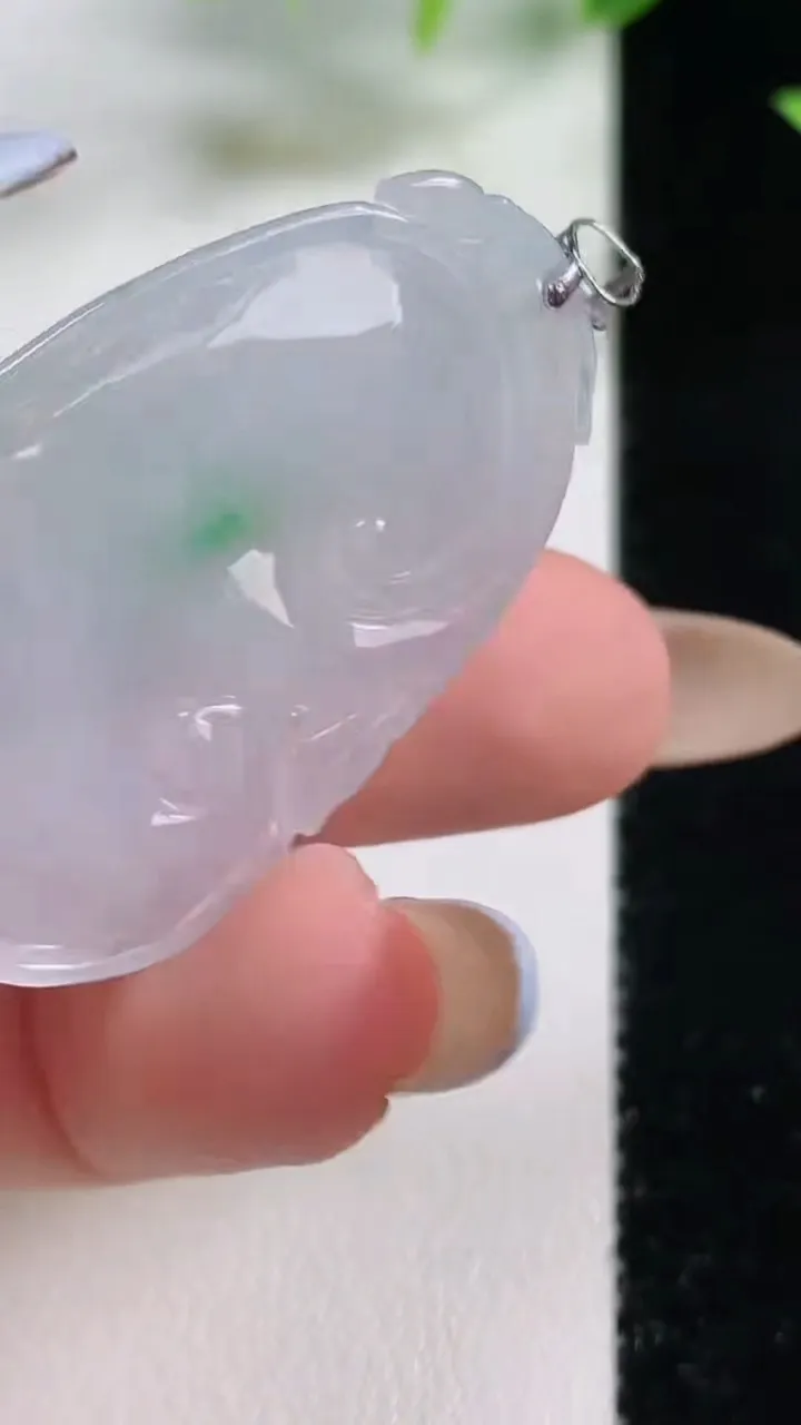 天然A货翡翠如意吊坠，尺寸39.5-24.4-5.3，重量:9.28g
11月9日