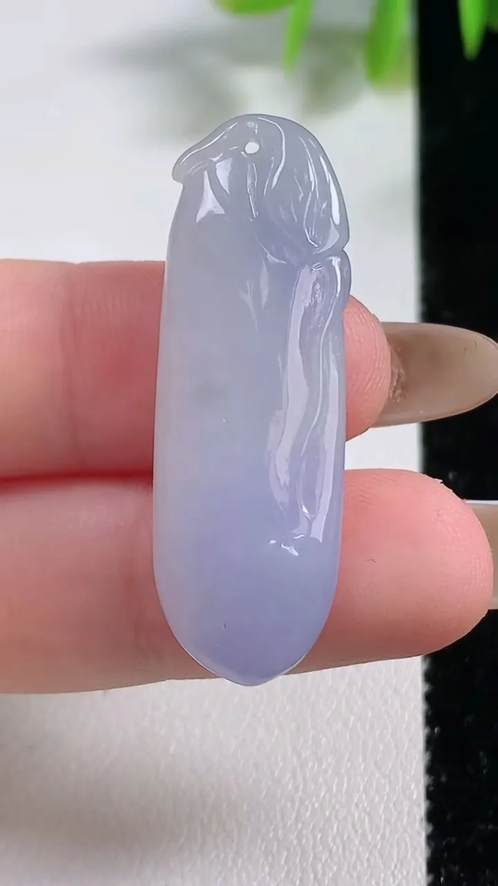 天然A货翡翠紫罗兰福瓜吊坠，尺寸38-12.4-8，重量:7.79g
11月9日