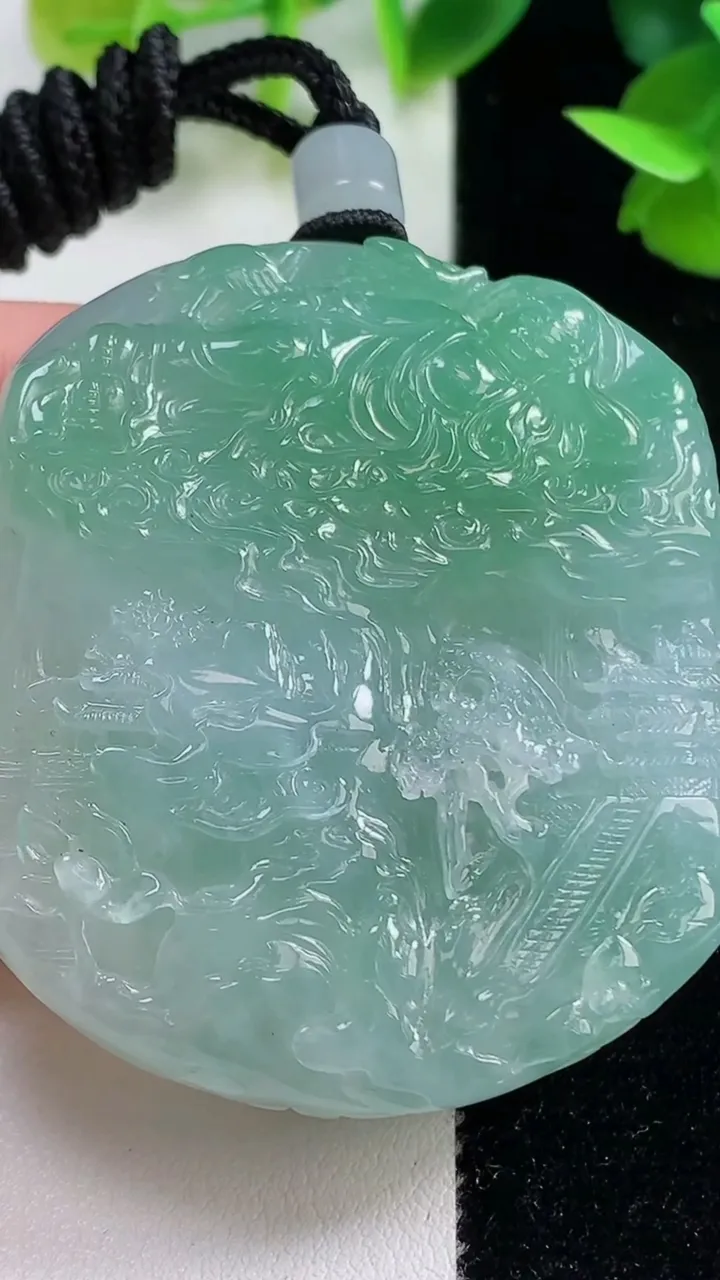 天然A货翡翠山水牌吊坠，尺寸53.2-47.6-12，重量:73.30g
11月9日