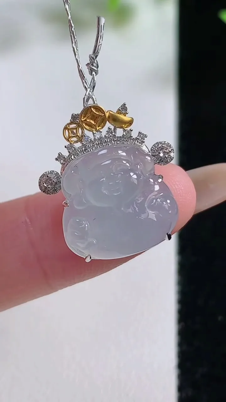 天然A货翡翠种白冰财神爷吊坠，尺寸18.9-13.3-14.4-8.4，重量:3.27g
11月9日