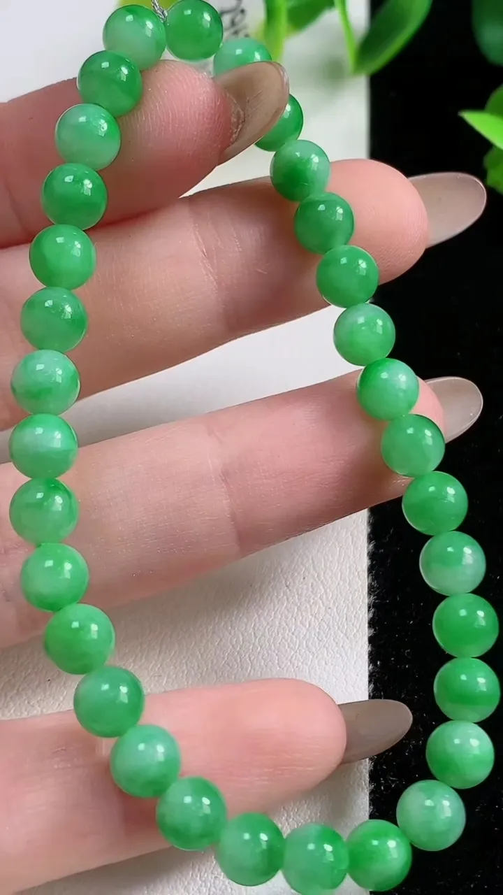 天然A货翡翠小米圆珠手串32颗，尺寸5.8，重量:11.06g11月9日
工厂直销收藏佳品,种好水足