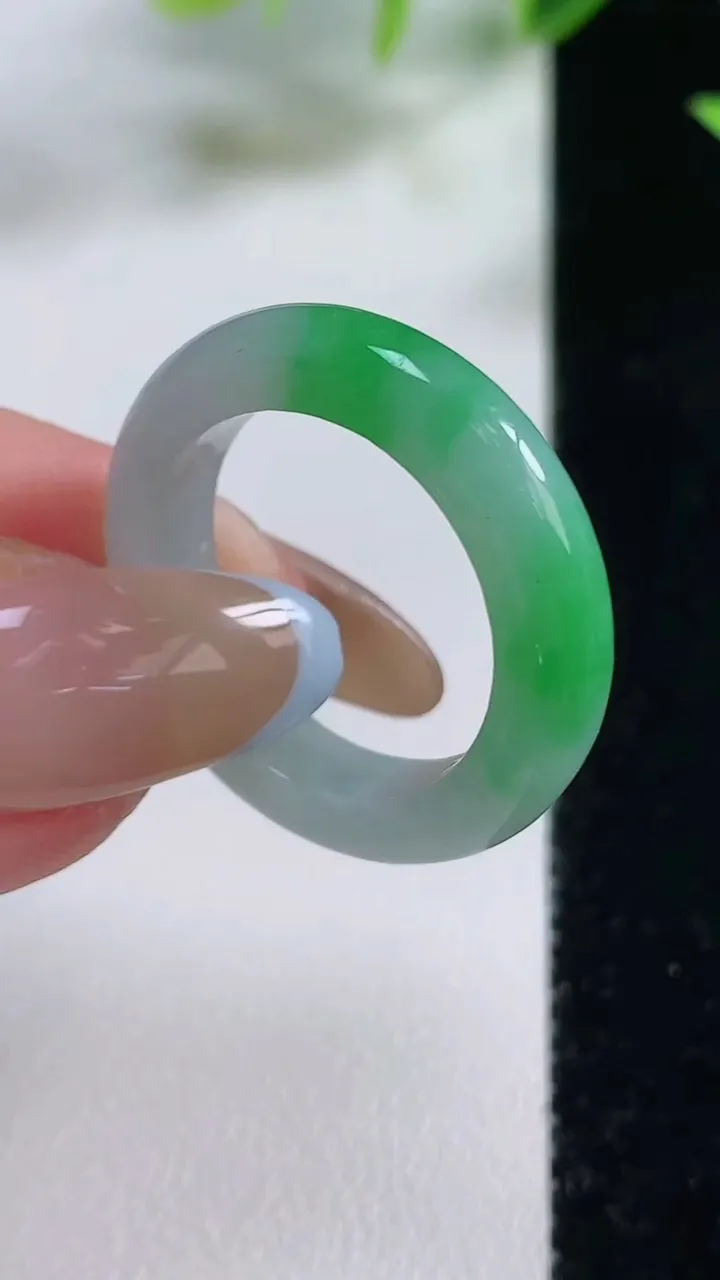 天然A货翡翠指环 戒指，尺寸19.5-4.8-4，重量:4.74g2025年11月9日
工厂直销收藏