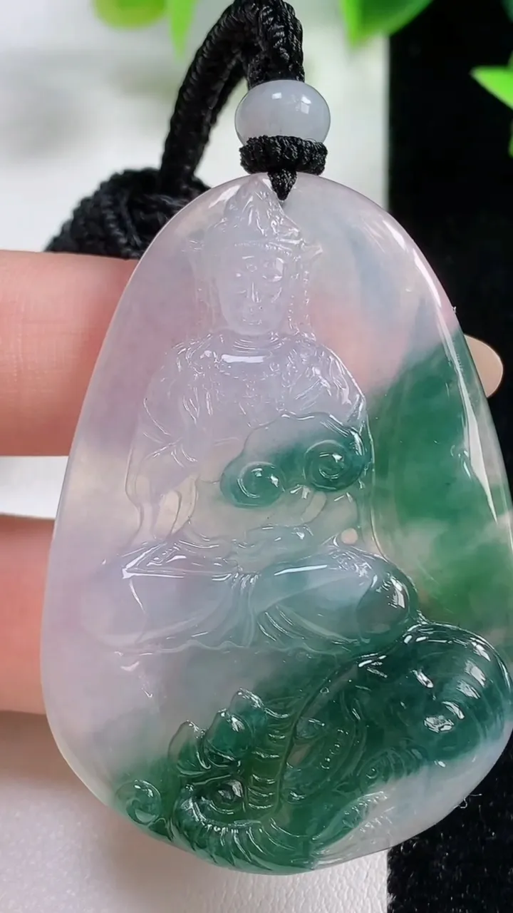 天然A货翡翠冰种飘花普贤菩萨吊坠，尺寸52-36.5-5.7，重量:24.97g
11月9日