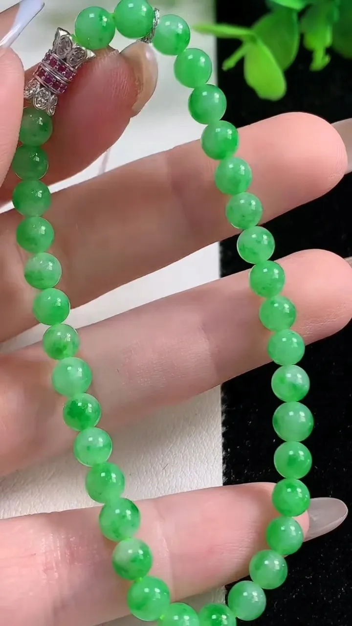 天然A货翡翠小米圆珠手串35颗，尺寸5，重量:8.71g11月9日
工厂直销收藏佳品,种好水足，色泽