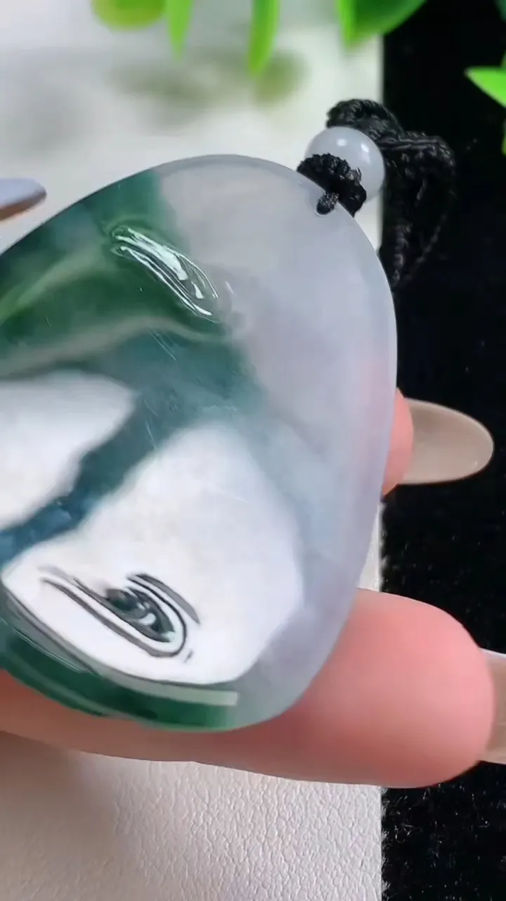 天然A货翡翠冰种飘花普贤菩萨吊坠，尺寸52-36.5-5.7，重量:24.97g
11月9日