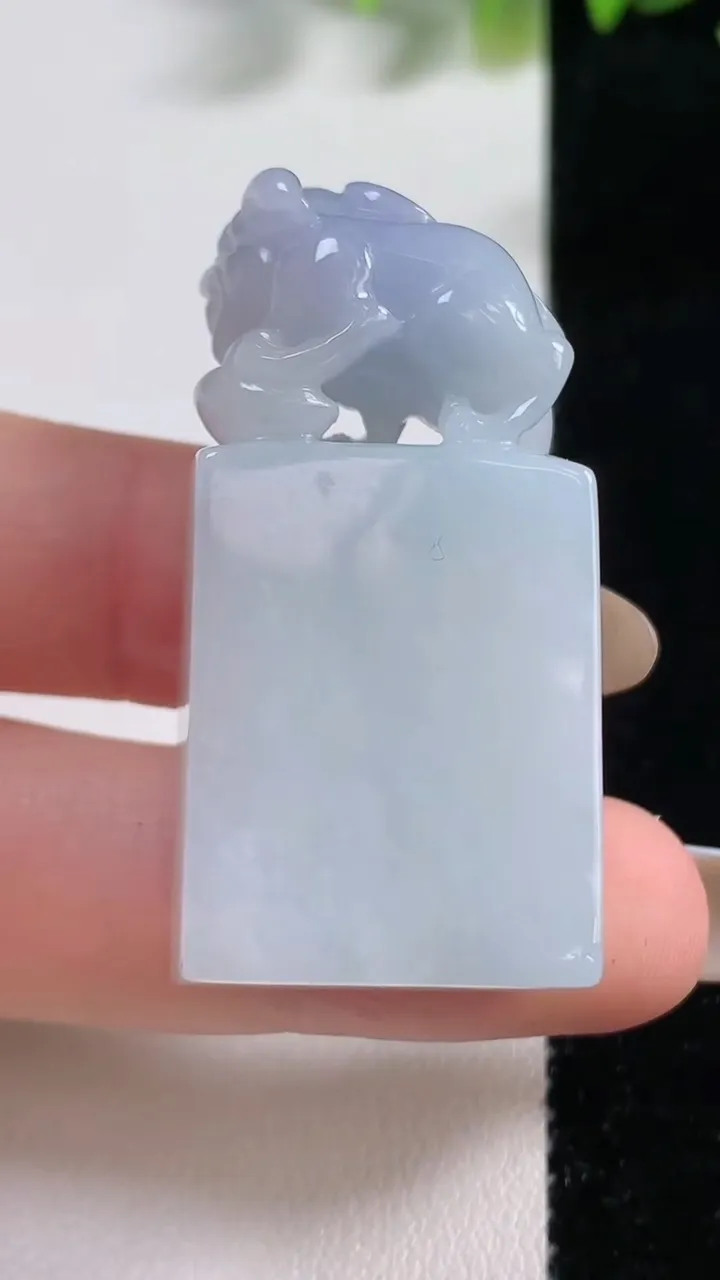 天然A货翡翠紫罗兰貔貅印章，尺寸43-20.7-13.4，重量:30.00g
11月9日