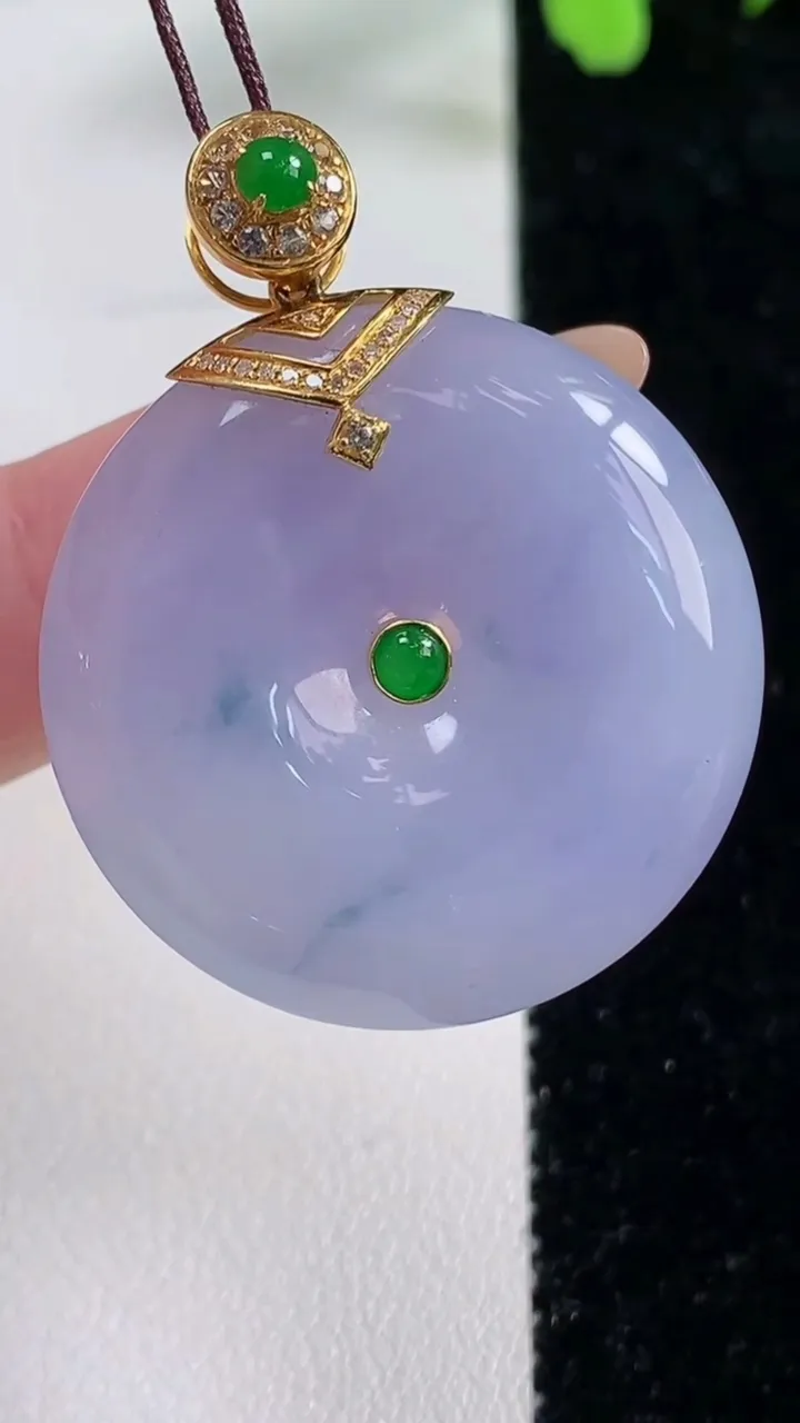 天然A货翡翠种紫罗兰 飘花平安扣吊坠，尺寸30.8-6.5，重量:14.03g
11月9日