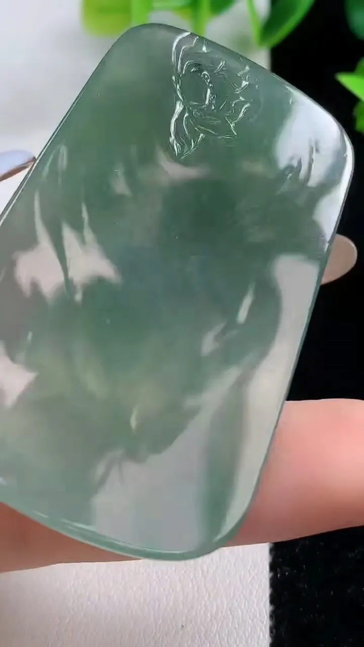 天然A货翡翠普贤菩萨吊坠，尺寸56.8-35.2-5.7，重量:30.50g
11月9日