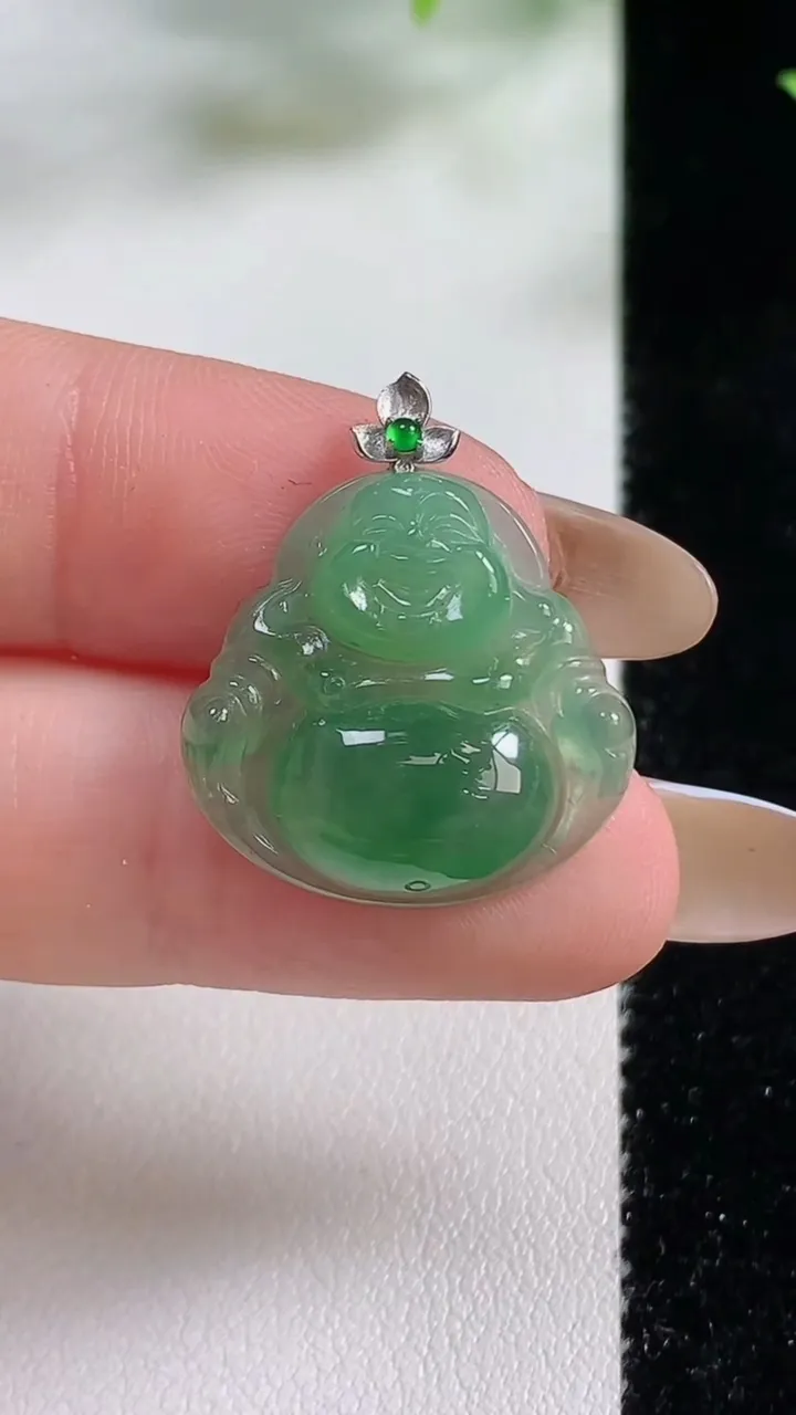天然A货翡翠佛公吊坠，尺寸19.8-19.5-4.8，重量:2.96g
11月9日