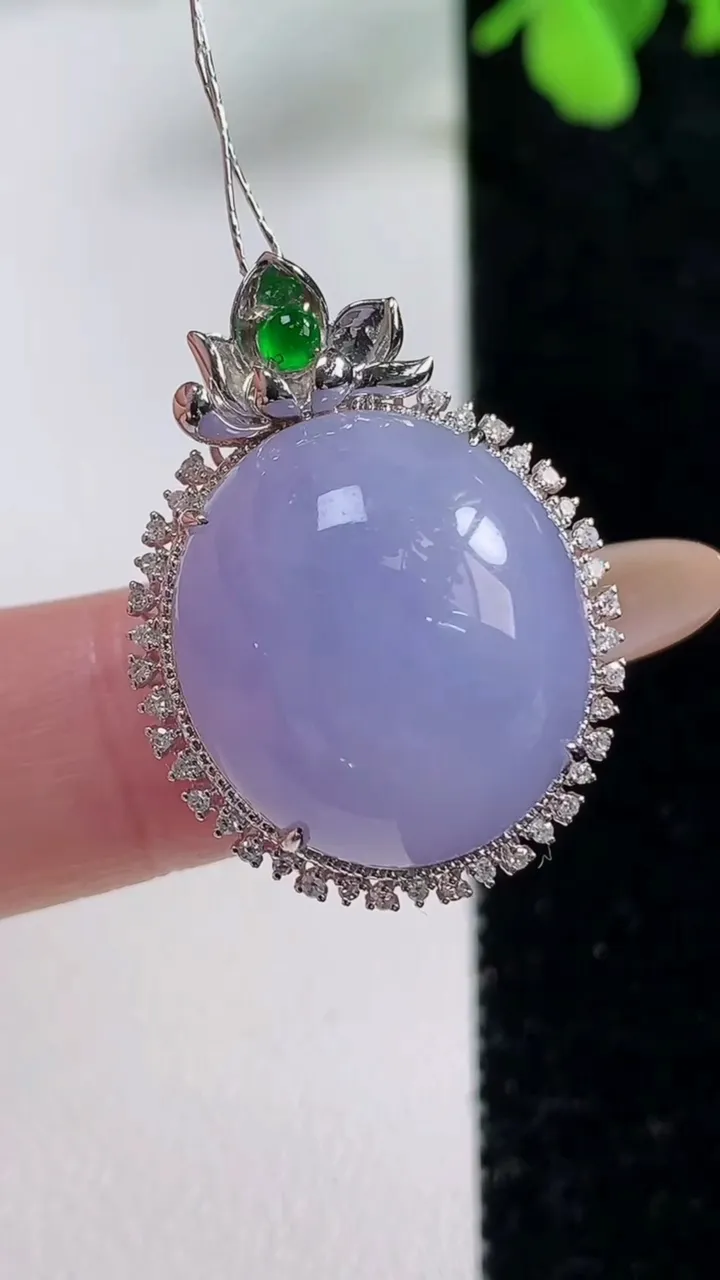 天然A货翡翠种紫罗兰蛋面吊坠，尺寸28.5-20.8-11.4裸石19.5-17，重量:6.95g
