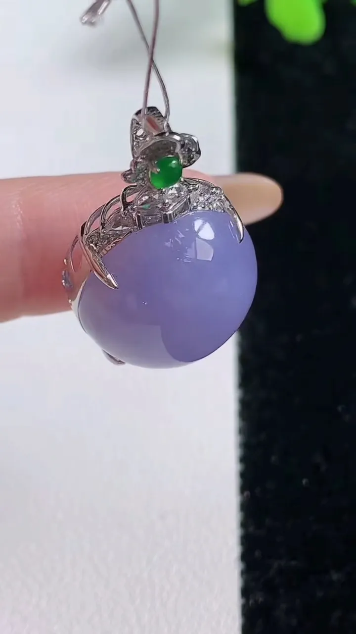 天然A货翡翠种紫罗兰蛋面吊坠，尺寸27.4-17.8-16.8-11.4，重量:6.53g
11月9日