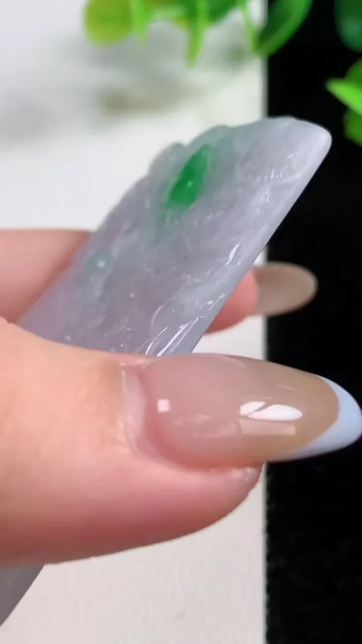 天然A货翡翠祥龙虚空藏菩萨吊坠，尺寸64-41.4-4.1，重量:27.20g
11月9日